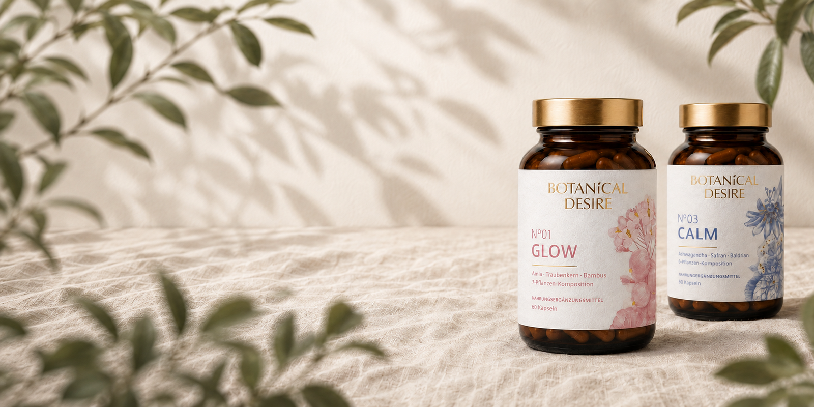 N°01 Glow und N°03 Calm auf Leinen mit weichen Blattschatten